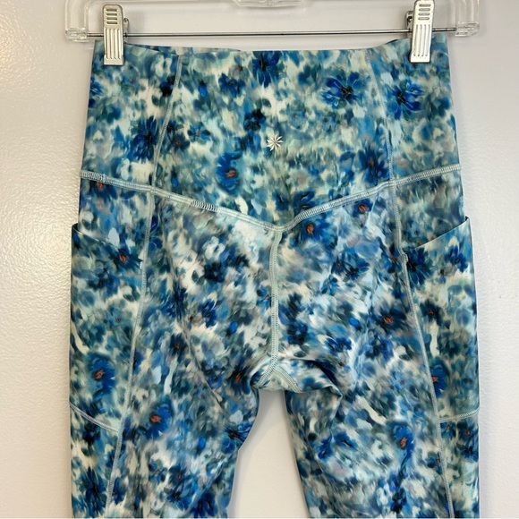 Athleta Blue Floral Delancey Skyline Salutation Stash 7/8 Leggings Size Small - Picture 7 of 12